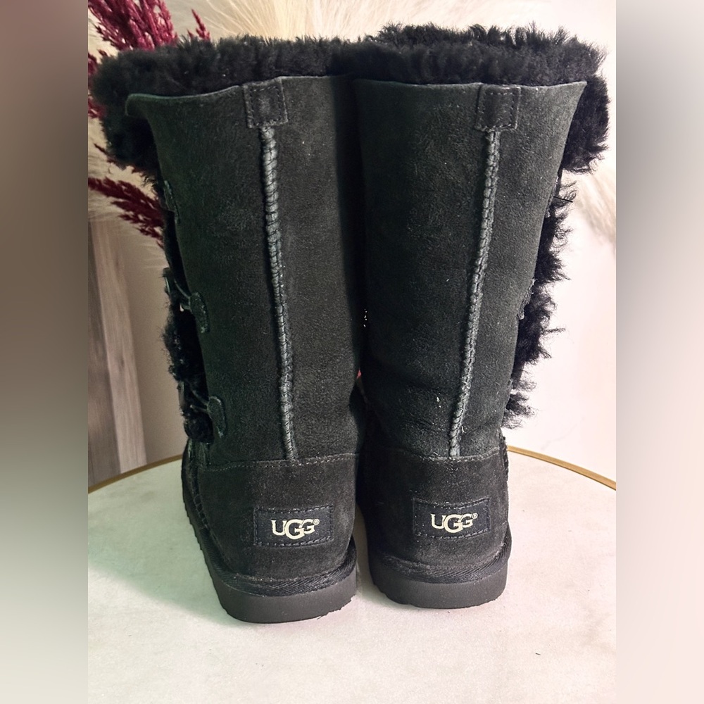 UGG Juniors Black Bailey Button II Triple Boots size 2 - Picture 4 of 6